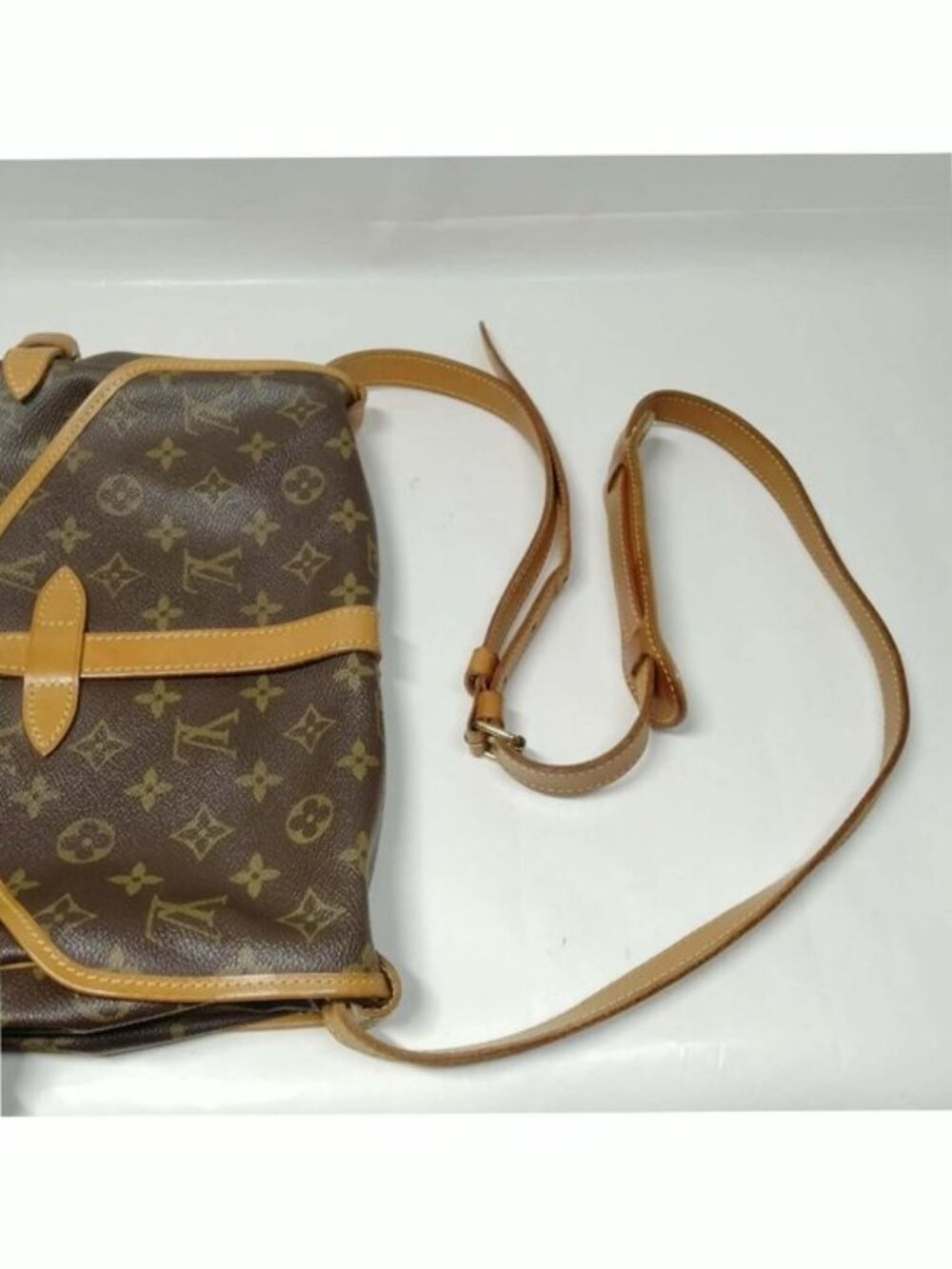 Authentic Louis Vuitton Saumur 30 Monogram Crossbody Messenger Bag - Picture 6 of 16